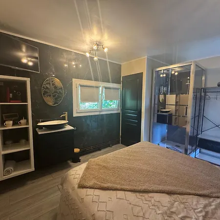 Beluga Proche Aeroport De Nantes דירה